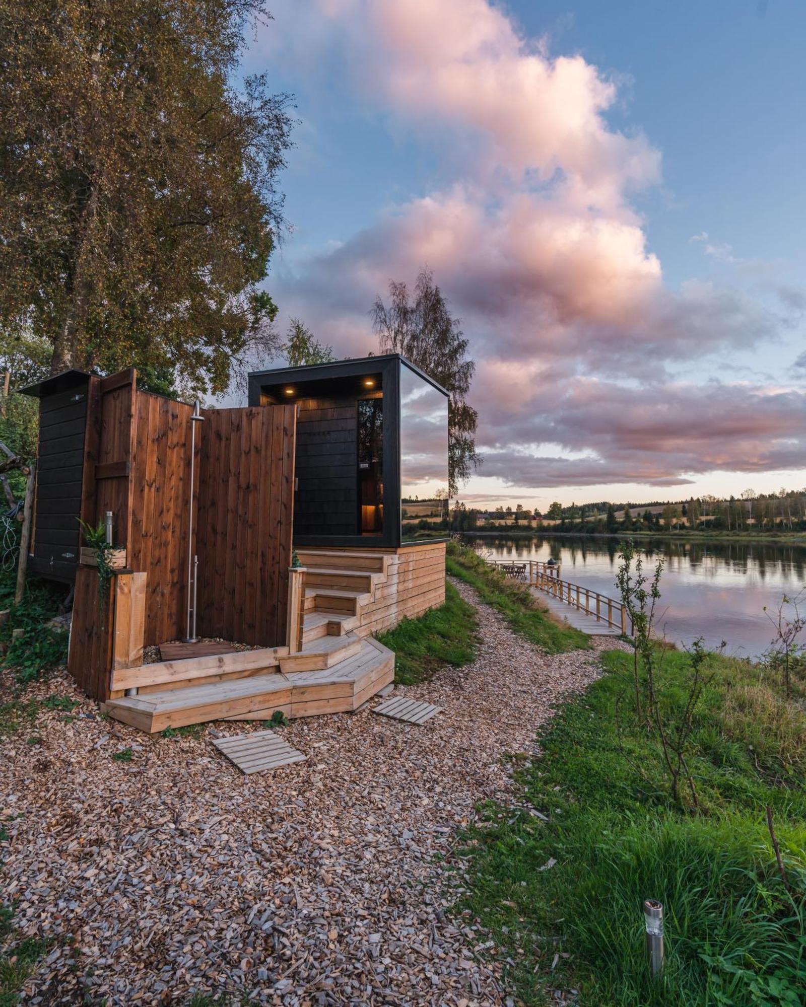 Wonderinn Riverside Arnes  Bagian luar foto